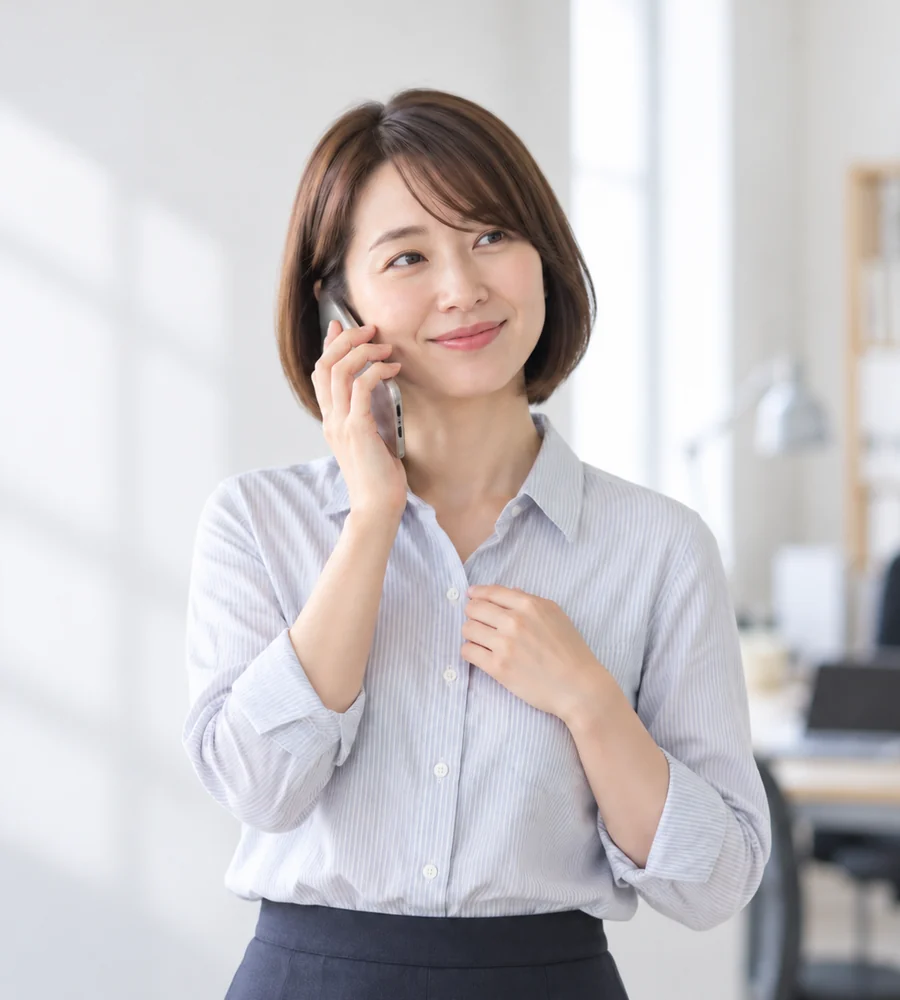 광안리 개인돈 일수 상담을 휴대전화로 안내받는 고객
